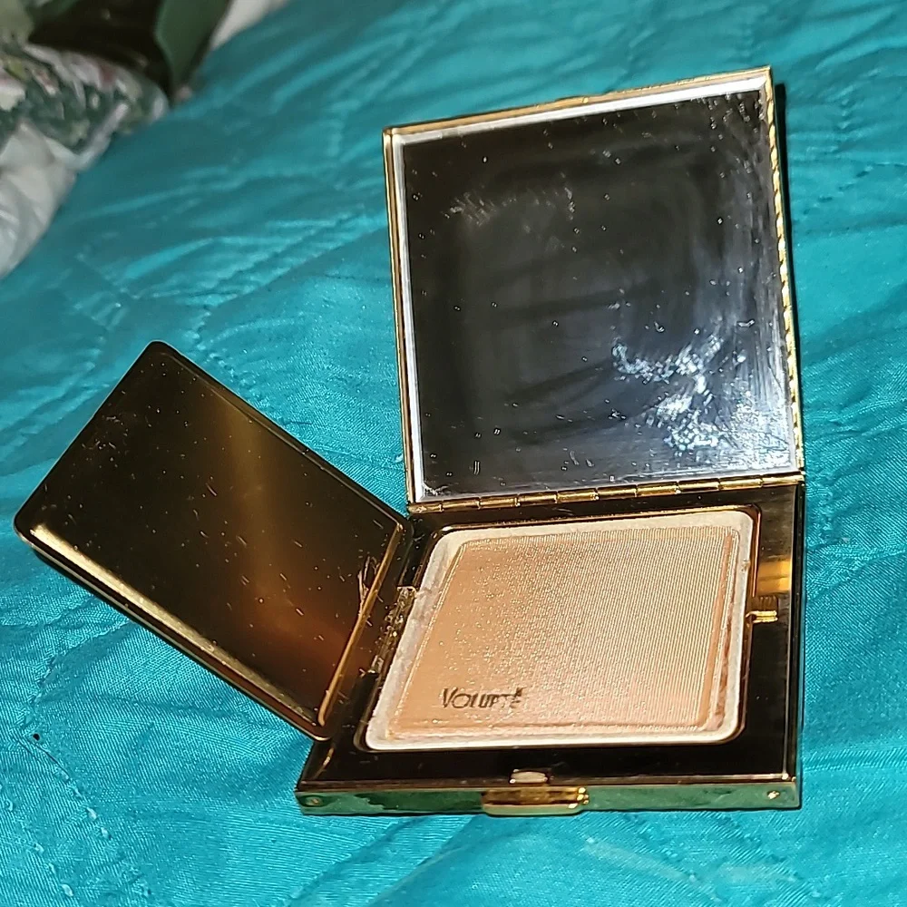 NEW Vintage Goldtone Geometric Design Volupté U.S.A. Makeup Compact With Powder!
